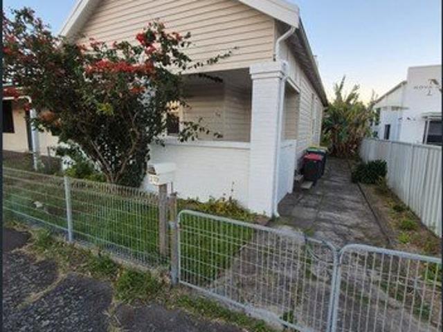 Beautifully presented 3 x bedroom home, close to all amenities
