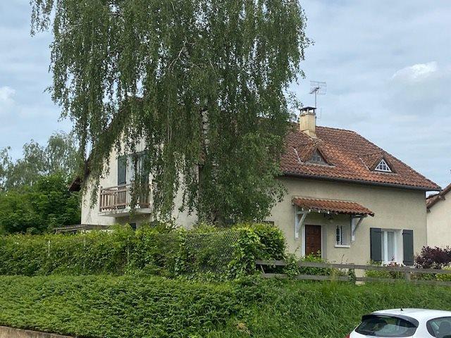 Beautifully presented 3 bad village property 143m² L'Isle Jourdain
