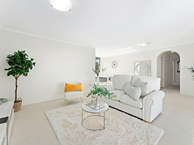 Beautifully Presented 3 Bedroom Apartment