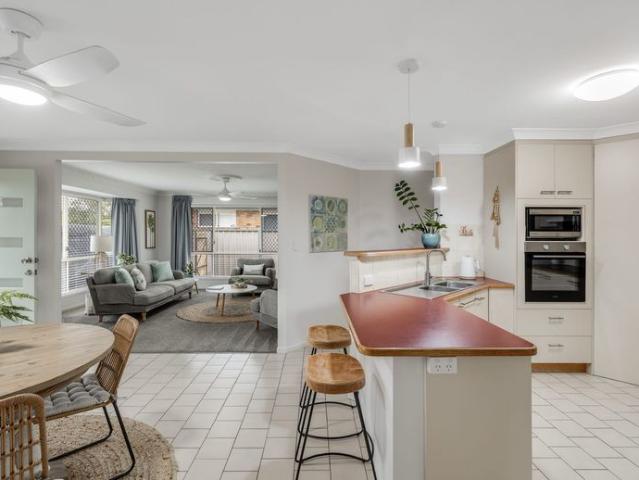 Beautifully presented 3 bedroom family home