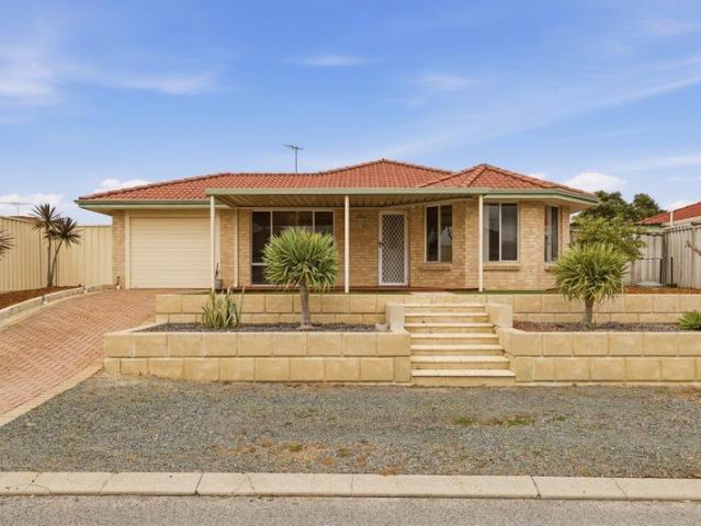 Beautifully Presented 3 Bedroom Home with Large Powered Workshop