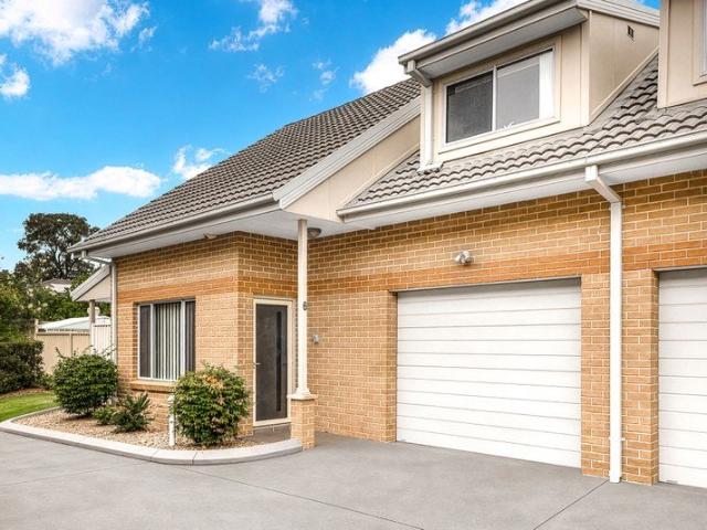 Beautifully Presented 3 Bedroom Townhouse! | Back of Complex!