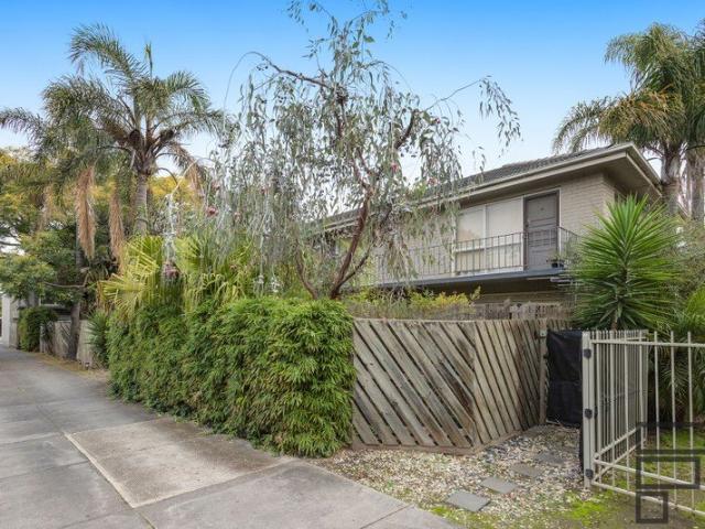 Beautifully presented 1 bedroom in great location| FLARE REAL ESTATE