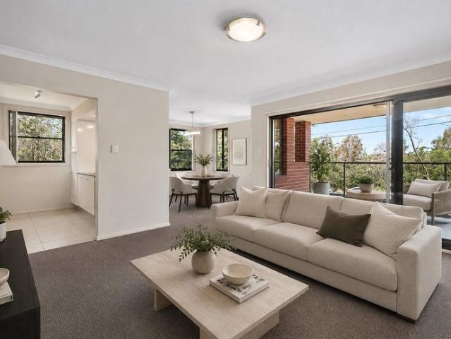 Beautifully presented 2 bedroom apartment close to station