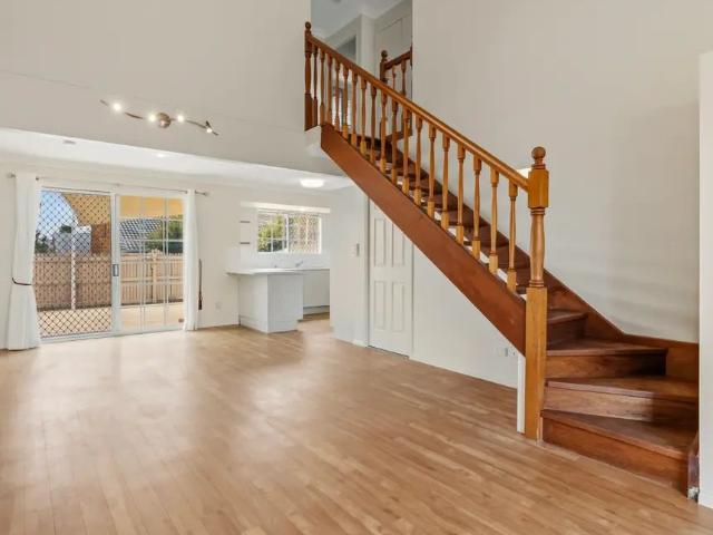 BEAUTIFULLY PRESENTED 2 BEDROOM APARTMENT IN A PEACEFUL COMMUNITY