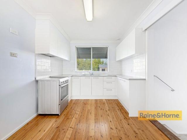 BEAUTIFULLY PRESENTED 2 BEDROOM HOME