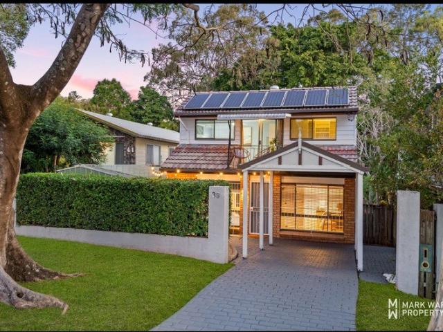 BEAUTIFULLY PRESENTED 4 BEDROOM HOME IN A QUIET ANNERLEY POCKET ON 529M2