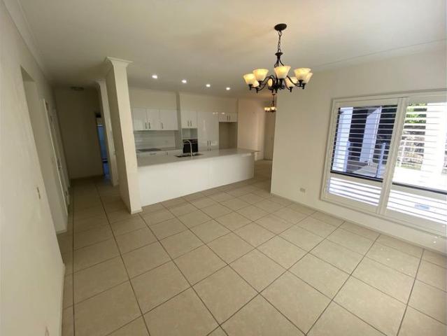 Beautifully Presented 5 Bedroom Property in Crestwood Heights