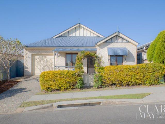 Beautifully presented Cottage style house with ducted air