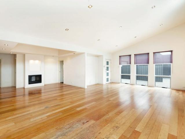 Beautifully Presented, Contemporary South Brighton Beachside Living