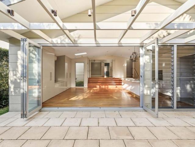 Beautifully presented character home in top location