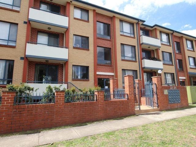 Beautifully Presented Apartment In Blue Ribbon Location
