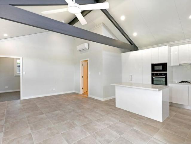 Beautifully Presented Granny Flat in Quiet & Convenient Location ENTER THROUGH 10 ANKALI PLACE END CUL DE SAC