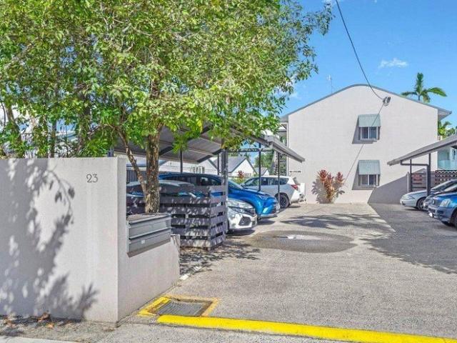 BEAUTIFULLY PRESENTED GROUND FLOOR UNIT WITH COURTYARD LOW BODY CORPORATE FEES