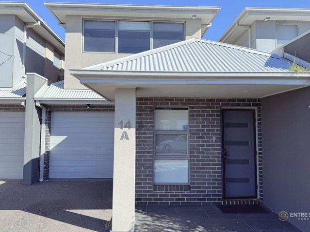 Beautifully Presented Double Storey Townhouse in Spotswood For Lease!