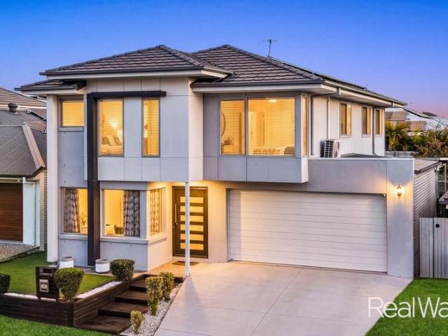Beautifully presented double storey family home rent for 6 months
