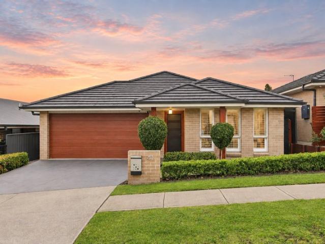 Beautifully Presented & Designed for Easy Living!