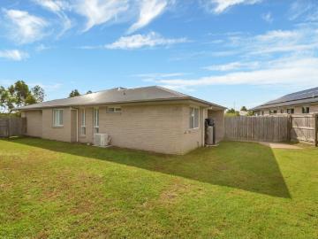 Beautifully Presented Duplex Opposite Parklands Modern, Comfortable & Move In Ready