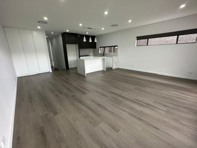 Beautifully Presented Duplex in Convenient Location