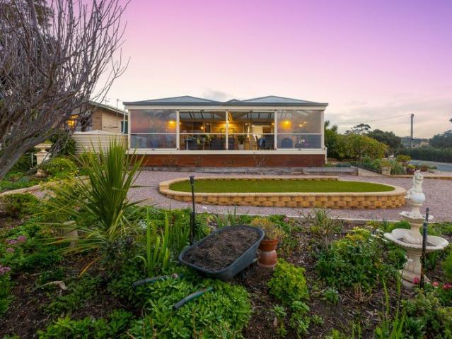 Beautifully Presented, Easy Living with Views to Enjoy