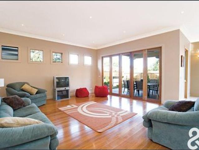 Beautifully Presented Family Home in a Prime Location