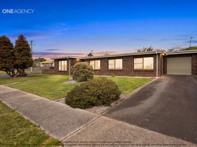 Beautifully Presented Family Home in a Quiet Cul de Sac