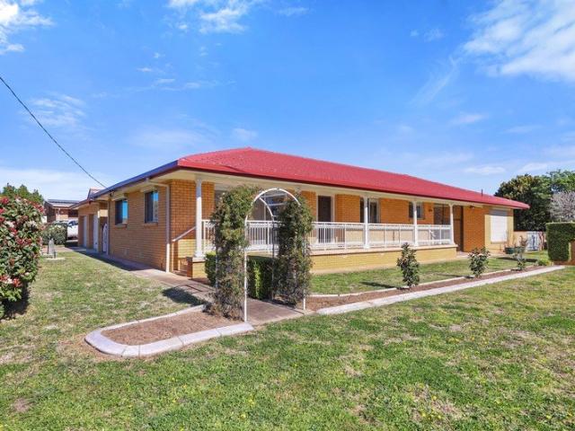 Beautifully Presented Family Home in a Sought After Position