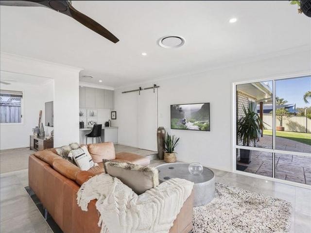 Beautifully presented family home in Highland Park