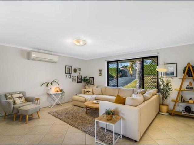 Beautifully Presented Family Home in Sought After Highland Park