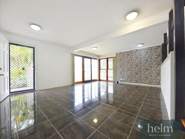 Beautifully Presented Family Home in Premium Position!