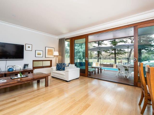 BEAUTIFULLY PRESENTED FAMILY HOME IN PRIME LOCATION