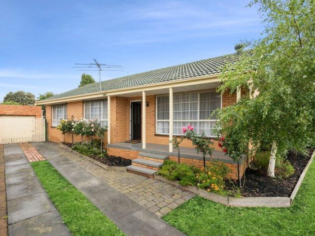 Beautifully Presented Family Home Perfect Position