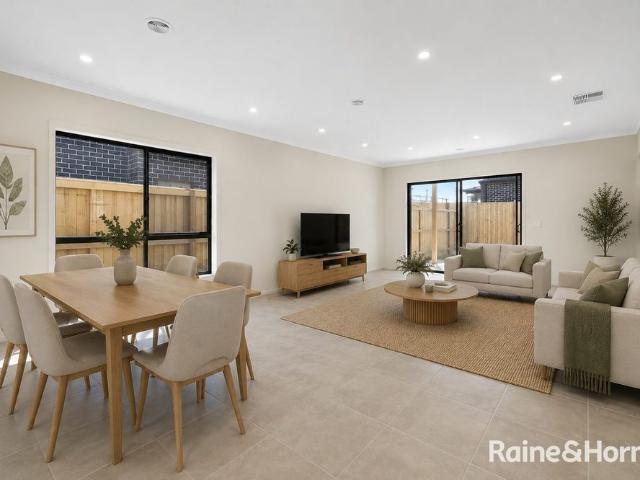 Beautifully Presented Family Home Prime Clyde North Location