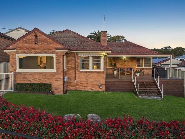 Beautifully presented family home with views