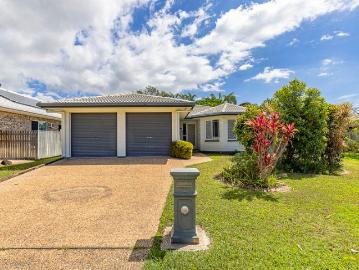 Beautifully Presented Family Home with a Shed!