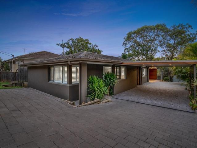 Beautifully Presented Family Home with Huge Outdoor Entertaining & Oval Access