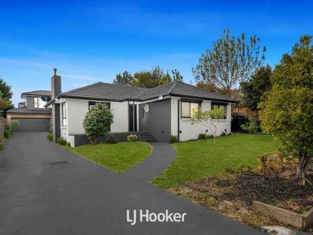 Beautifully Presented Family Home with Multiple Living Zones & Outdoor Entertaining!