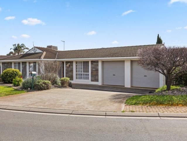 Beautifully Presented Family Home with Outstanding Outdoor Entertaining
