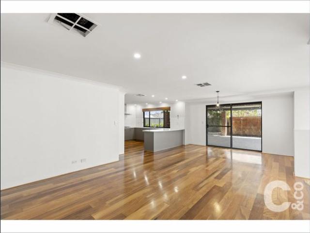Beautifully presented family home with solar panels!