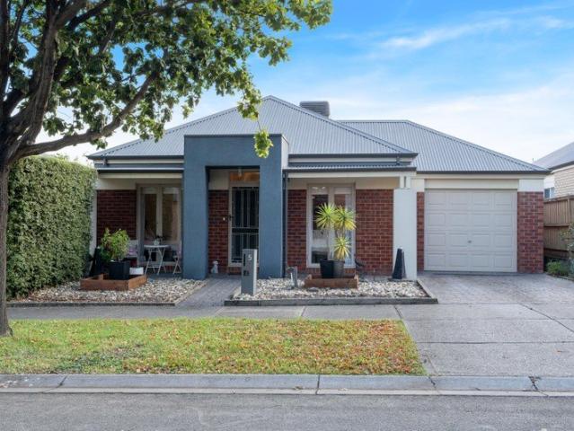 BEAUTIFULLY PRESENTED FAMILY SANCTUARY IN MOUNT RIDLEY ESTATE
