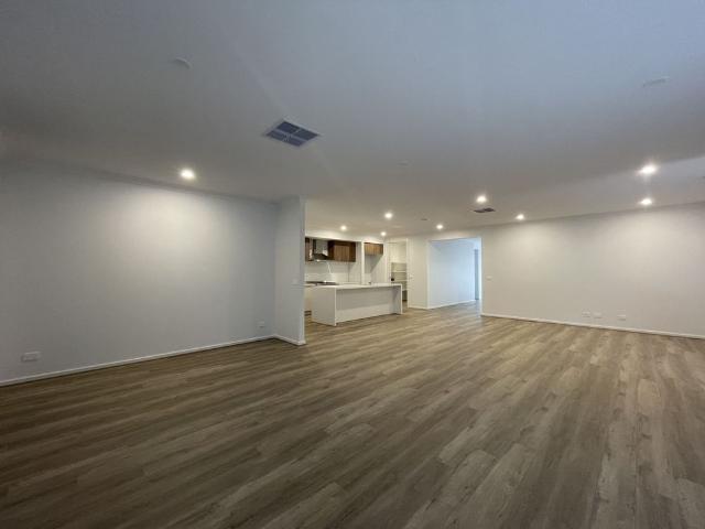 BEAUTIFULLY PRESENTED FIVE BEDROOM HOME !