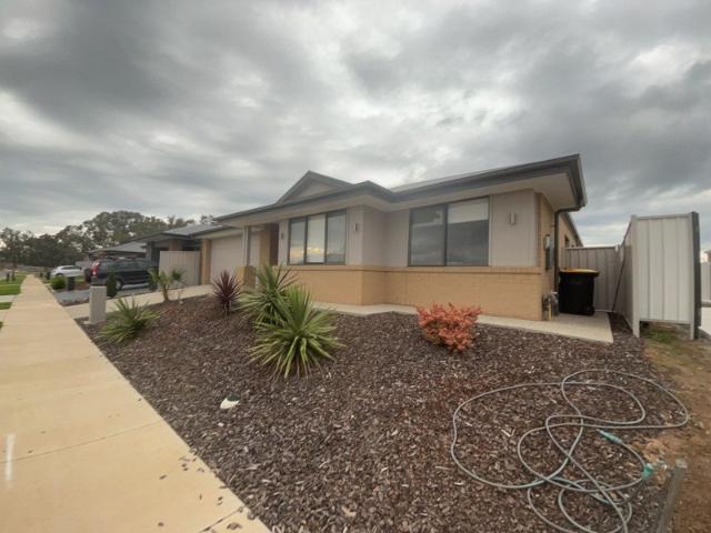 BEAUTIFULLY PRESENTED FIVE BEDROOM HOME !