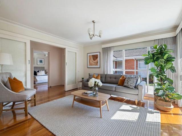Beautifully Presented & Filled with Natural Light