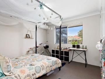 BEAUTIFULLY PRESENTED FIRST FLOOR APARTMENT