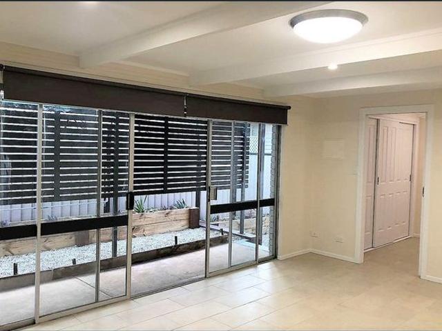 Beautifully presented Freestanding 1 Bedroom Unit