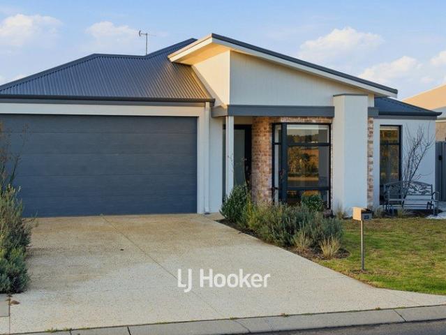 Beautifully Presented Furnished Home in Sought After Geographe
