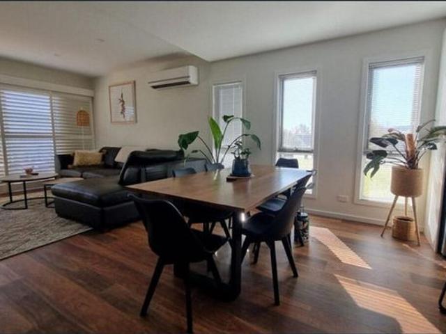 Beautifully Presented Furnished Townhouse 12 Month Lease Available