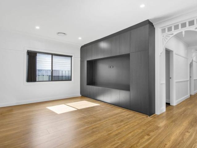 Beautifully Presented Home with Modern Finishes