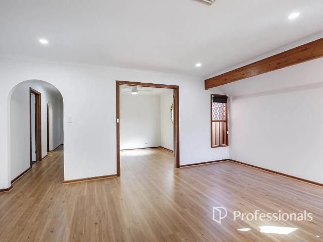 BEAUTIFULLY PRESENTED HOME WITH FLEXIBLE LIVING OPTIONS!