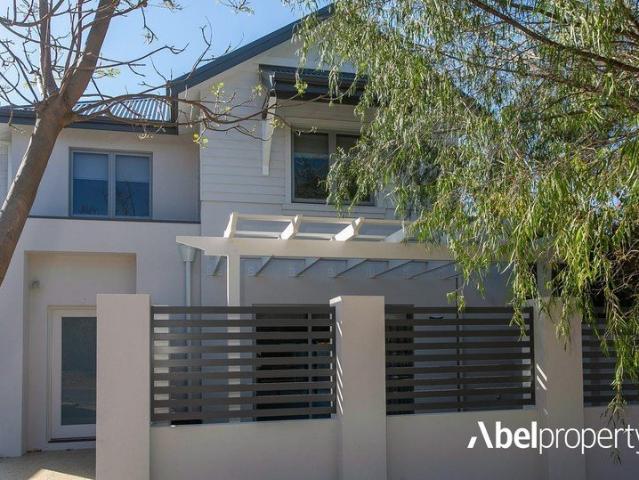 Beautifully presented home with lots of living space!